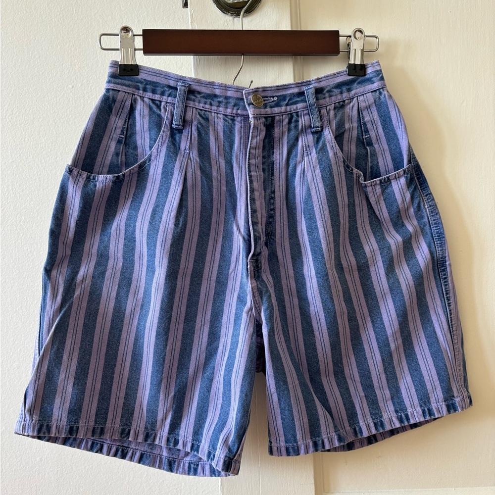 Vintage short. Size 4. Color purple